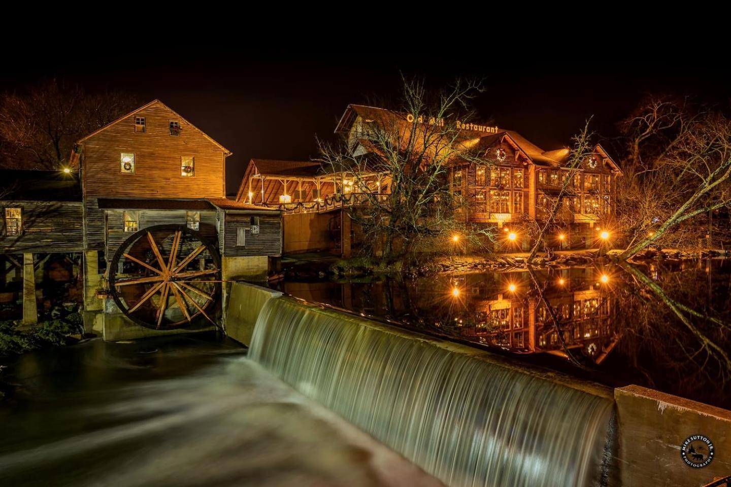 Вілла Views I Mins To Dollywood I Hot Tub I Pool Table Сев'єрвілл Екстер'єр фото