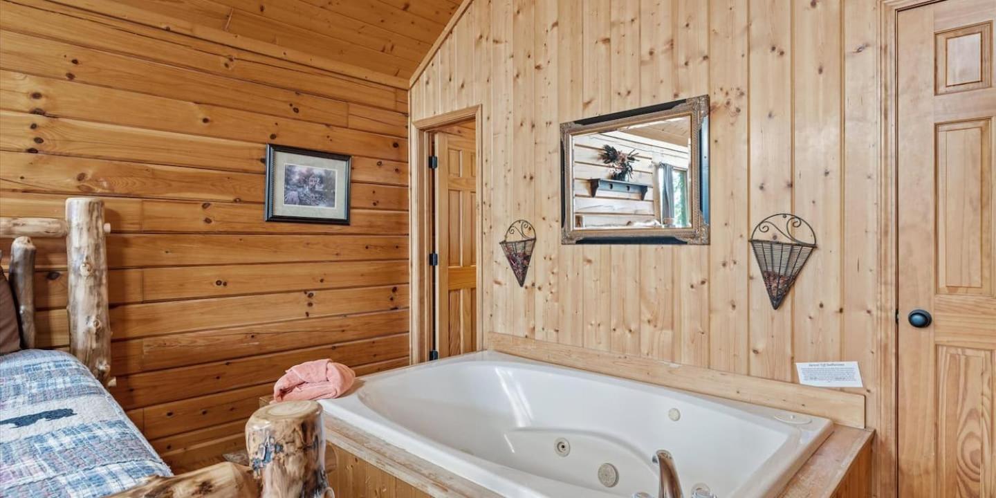 Вілла Views I Mins To Dollywood I Hot Tub I Pool Table Сев'єрвілл Екстер'єр фото
