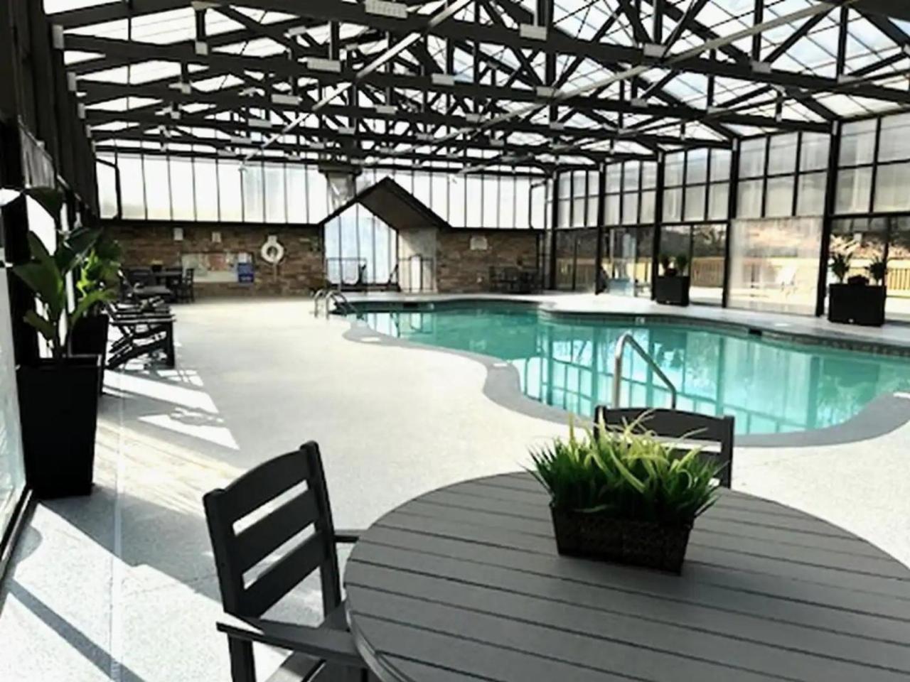 Вілла Views I Mins To Dollywood I Hot Tub I Pool Table Сев'єрвілл Екстер'єр фото