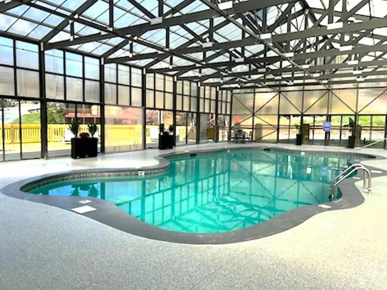 Вілла Views I Mins To Dollywood I Hot Tub I Pool Table Сев'єрвілл Екстер'єр фото